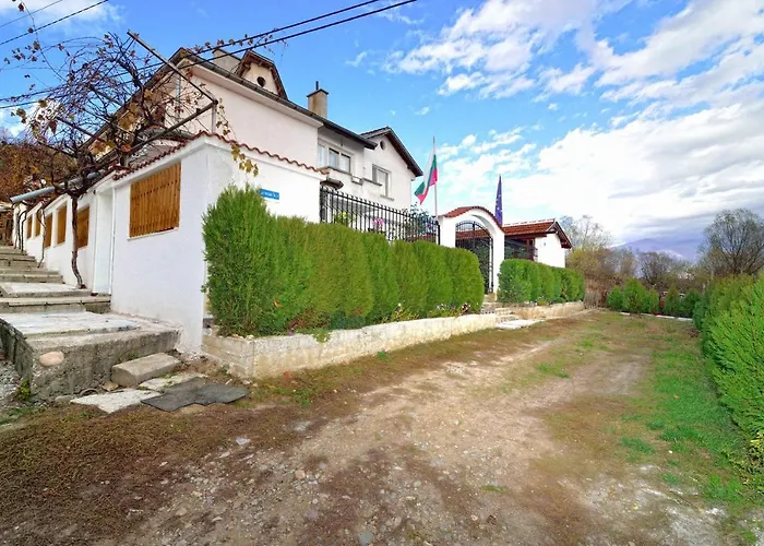 Bella - A Rila Monastery Adventure Frühstückspension Kocherinovo